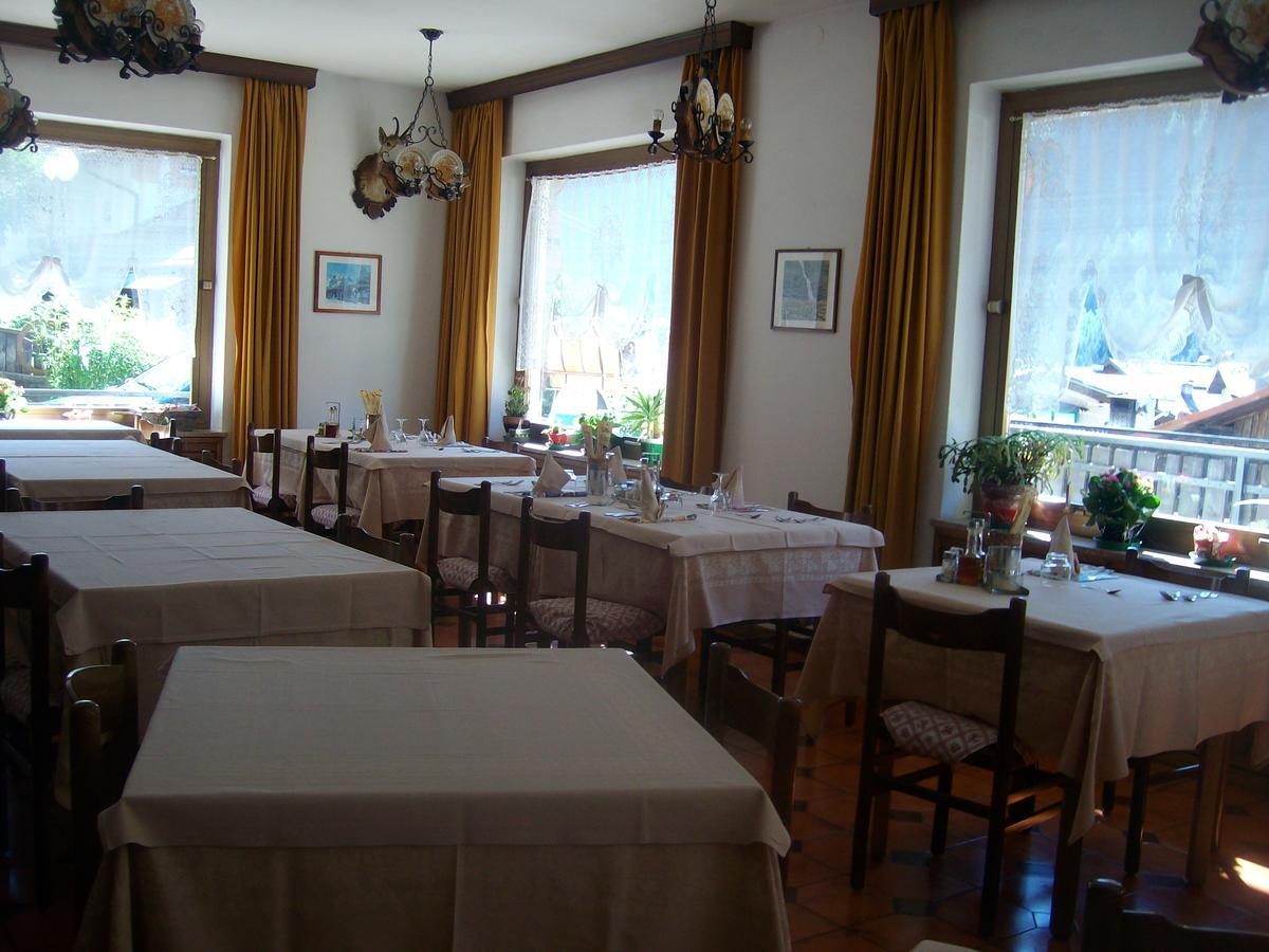 Hotel Nevada Campitello di Fassa Esterno foto