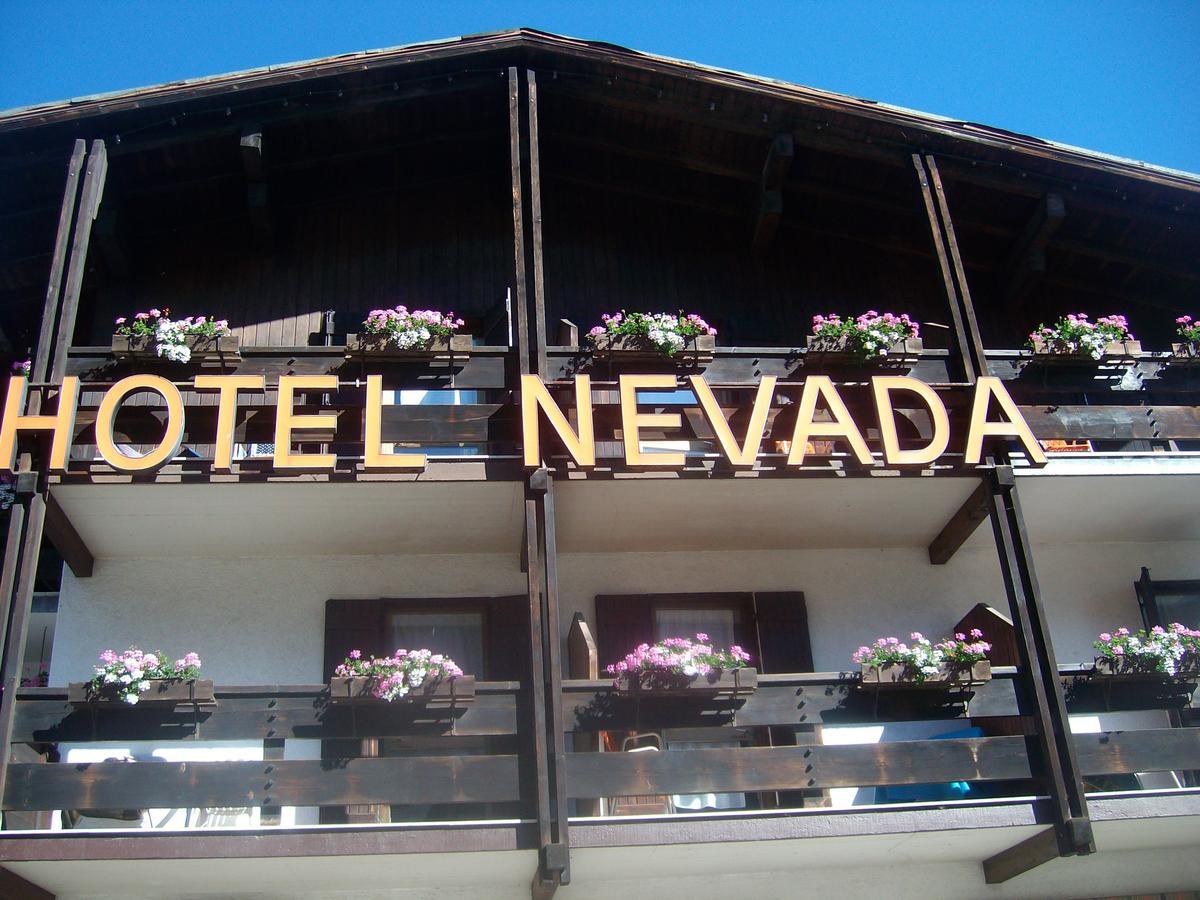 Hotel Nevada Campitello di Fassa Esterno foto