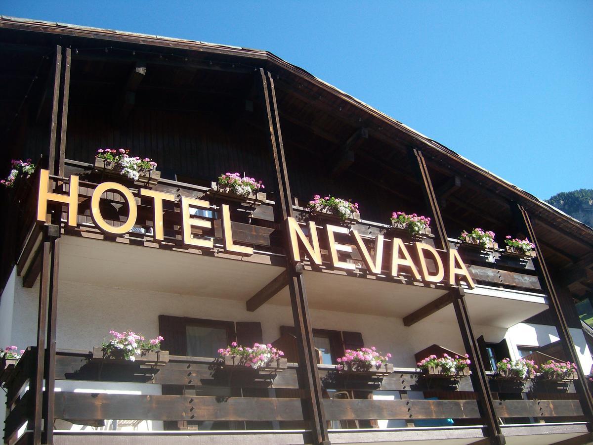 Hotel Nevada Campitello di Fassa Esterno foto