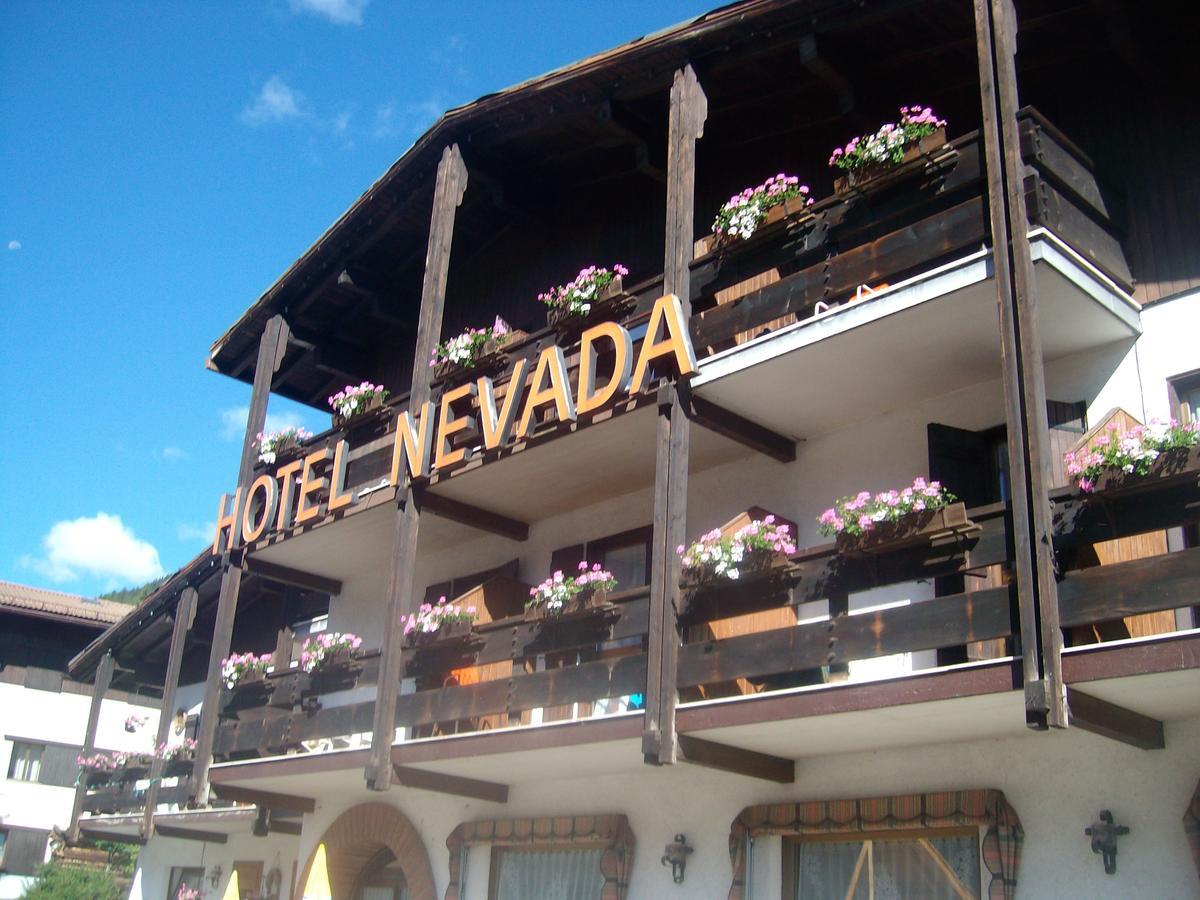 Hotel Nevada Campitello di Fassa Esterno foto