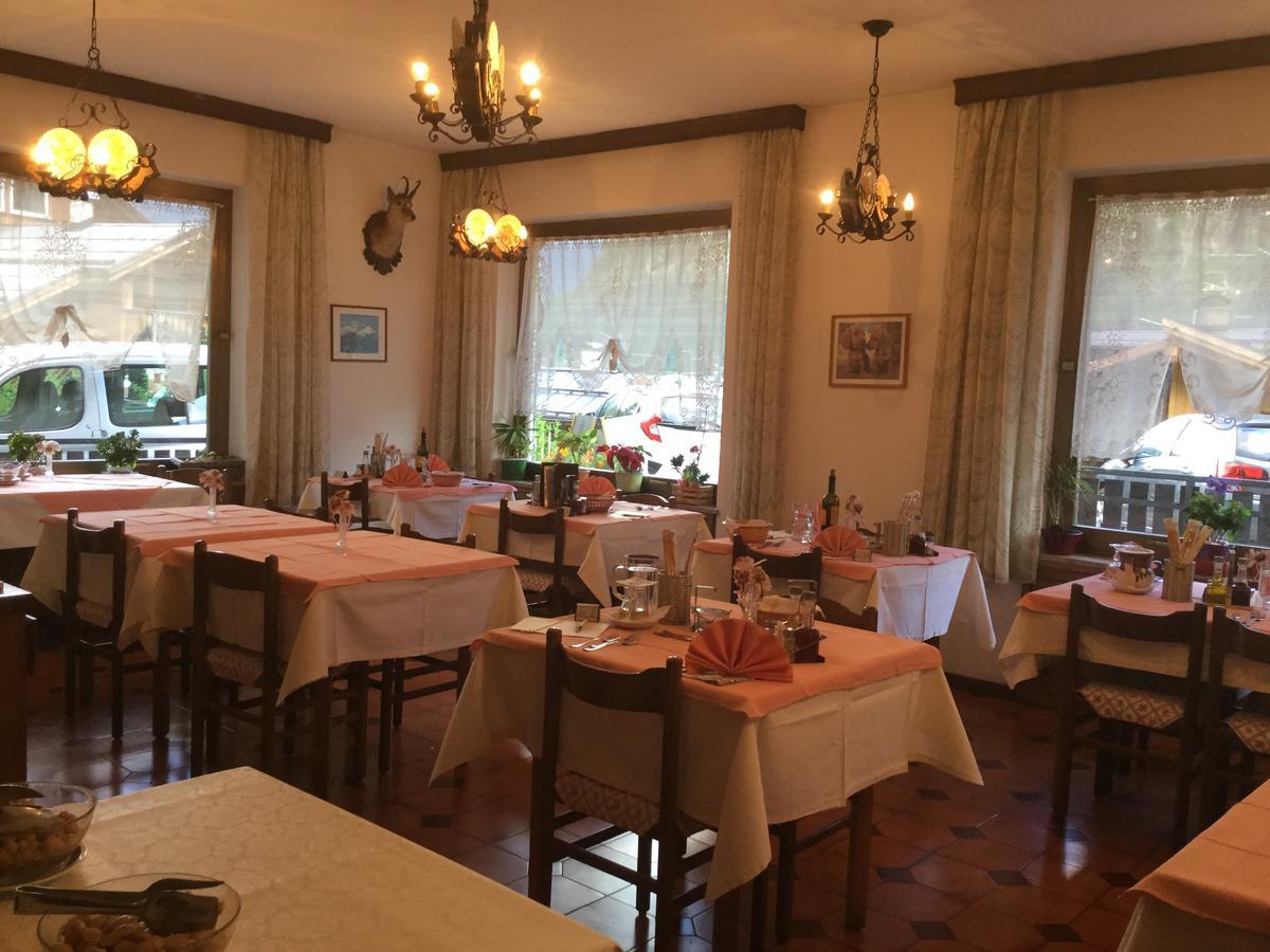 Hotel Nevada Campitello di Fassa Esterno foto