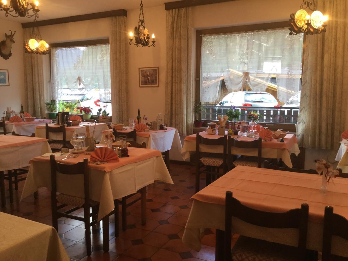 Hotel Nevada Campitello di Fassa Esterno foto